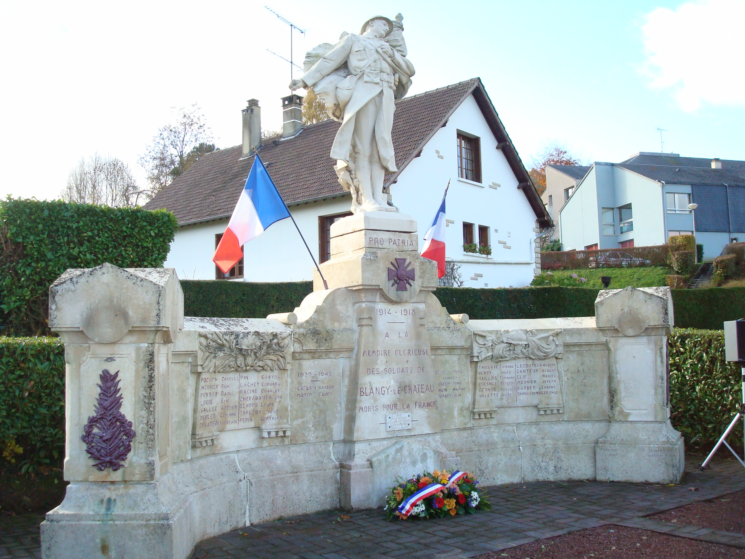 monument aux morts emplacement actuel Blangy le Château